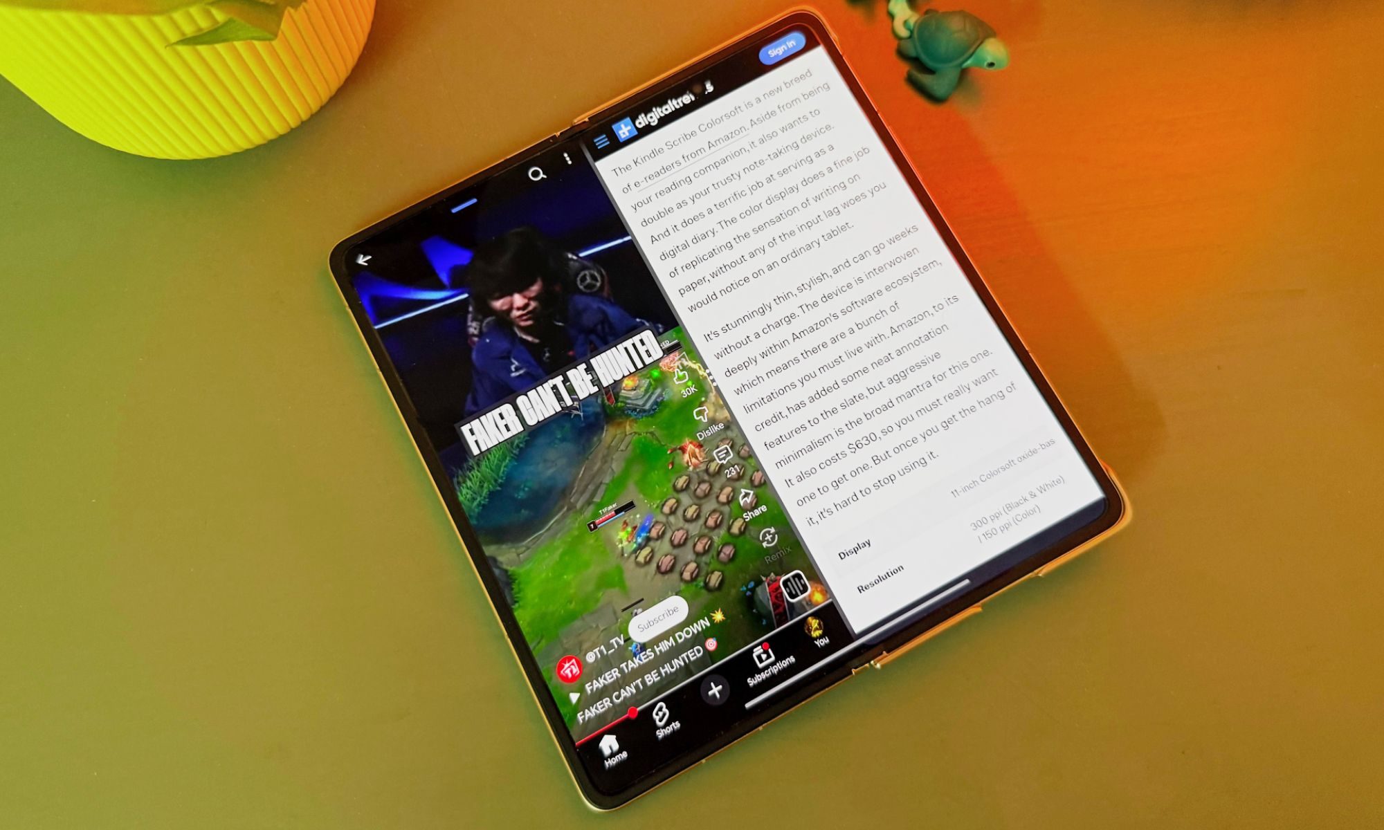 Application YouTube et navigateur Chrome côte à côte sur un Honor Magic V6.