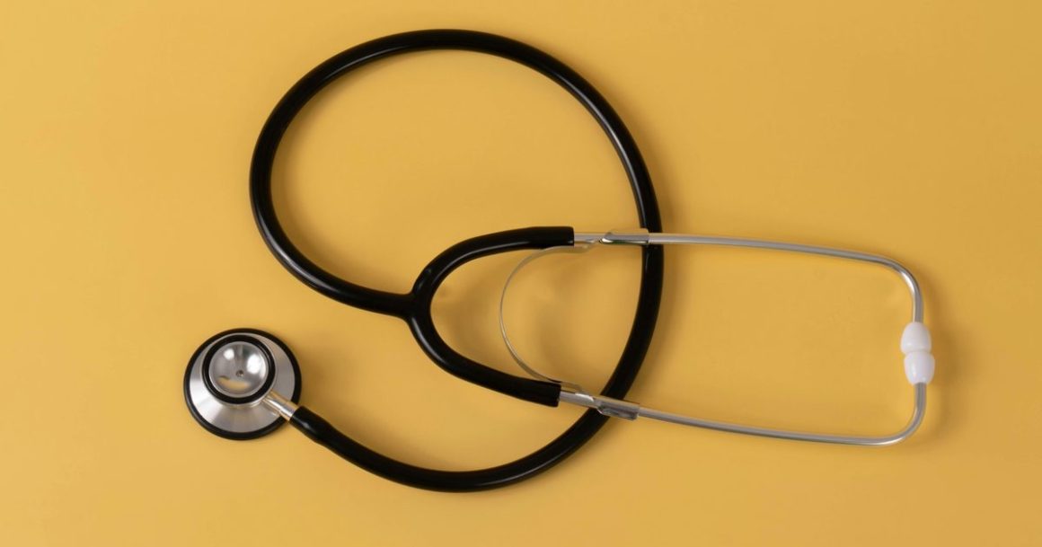 Des millions d’Américains parlent de santé à l’IA, et certains ignorent dangereusement les vrais médecins