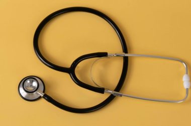 Des millions d’Américains parlent de santé à l’IA, et certains ignorent dangereusement les vrais médecins