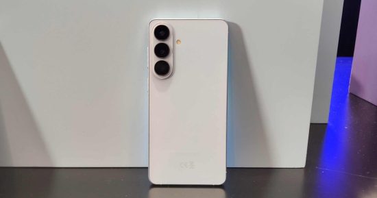 Les tests de batterie du Galaxy S26 montrent que la version Qualcomm fait bien mieux que la propre puce de Samsung