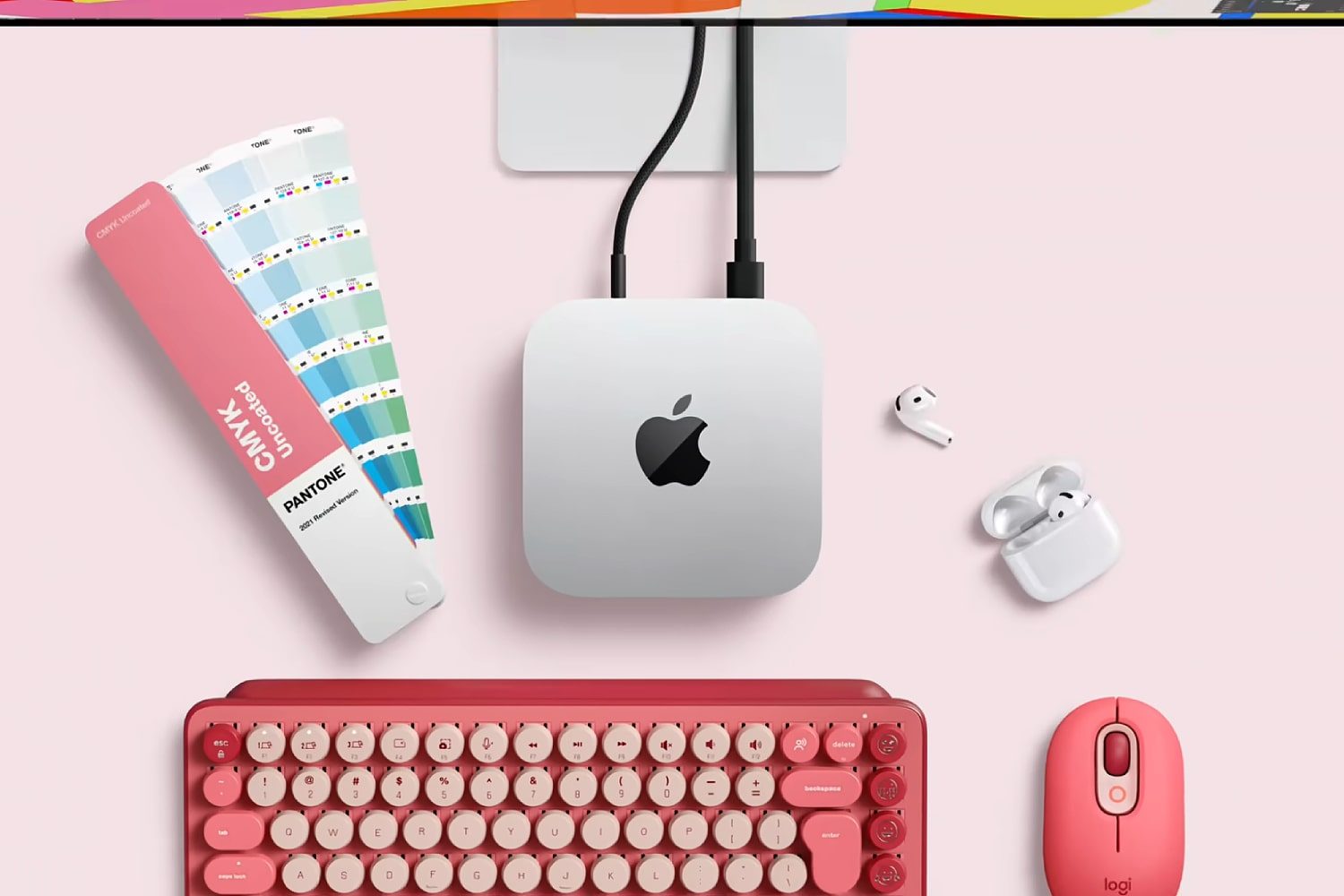 Le M4 Mac mini sur un bureau.