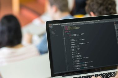 Vous pensez que le vibe-coding fera de vous un riche entrepreneur ? Vous voudrez peut-être lire le résumé des risques