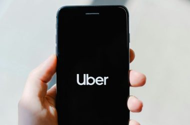 Uber vous permet désormais de réserver des chambres d'hôtel et de demander à votre chauffeur de vous apporter des collations