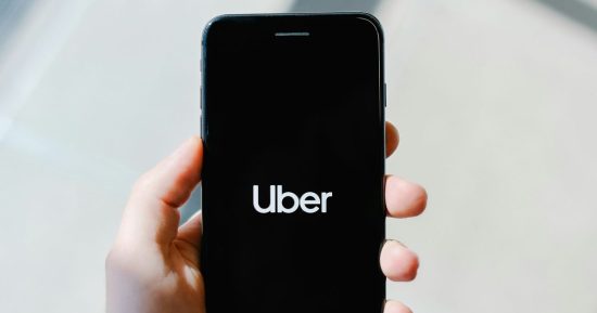 Uber vous permet désormais de réserver des chambres d'hôtel et de demander à votre chauffeur de vous apporter des collations