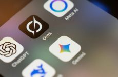Grok est sur le point de rejoindre ChatGPT et Perplexity sur votre tableau de bord CarPlay