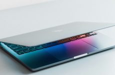 Apple pourrait revenir à Intel pour les puces, mais pas comme on pourrait s'y attendre (ou le redouter)