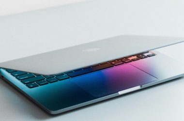 Apple pourrait revenir à Intel pour les puces, mais pas comme on pourrait s'y attendre (ou le redouter)