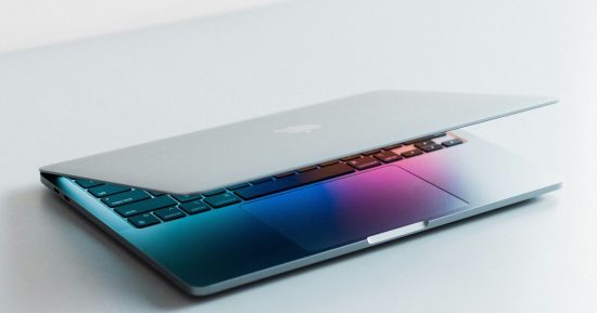 Apple pourrait revenir à Intel pour les puces, mais pas comme on pourrait s'y attendre (ou le redouter)