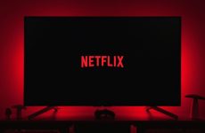 Netflix dispose désormais de son propre studio d'IA, et le contenu généré par l'IA arrive pour votre flux, que cela vous plaise ou non.