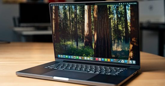 Les MacBook Pro OLED sont presque là, et l'écran pourrait valoir la peine d'attendre