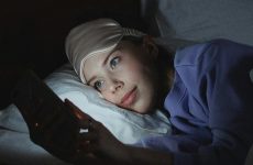De mauvaises habitudes face aux écrans sont un facteur clé du mauvais sommeil et de la mauvaise santé mentale des jeunes, selon une étude