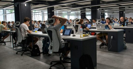 Google, Meta et Microsoft obtiennent des données sur leurs employés à partir d'outils bosswares sournois, selon un rapport