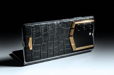 Le nouveau téléphone pliable de Vertu propose de la peau d'alligator, de l'or massif et un prix tout à fait exorbitant