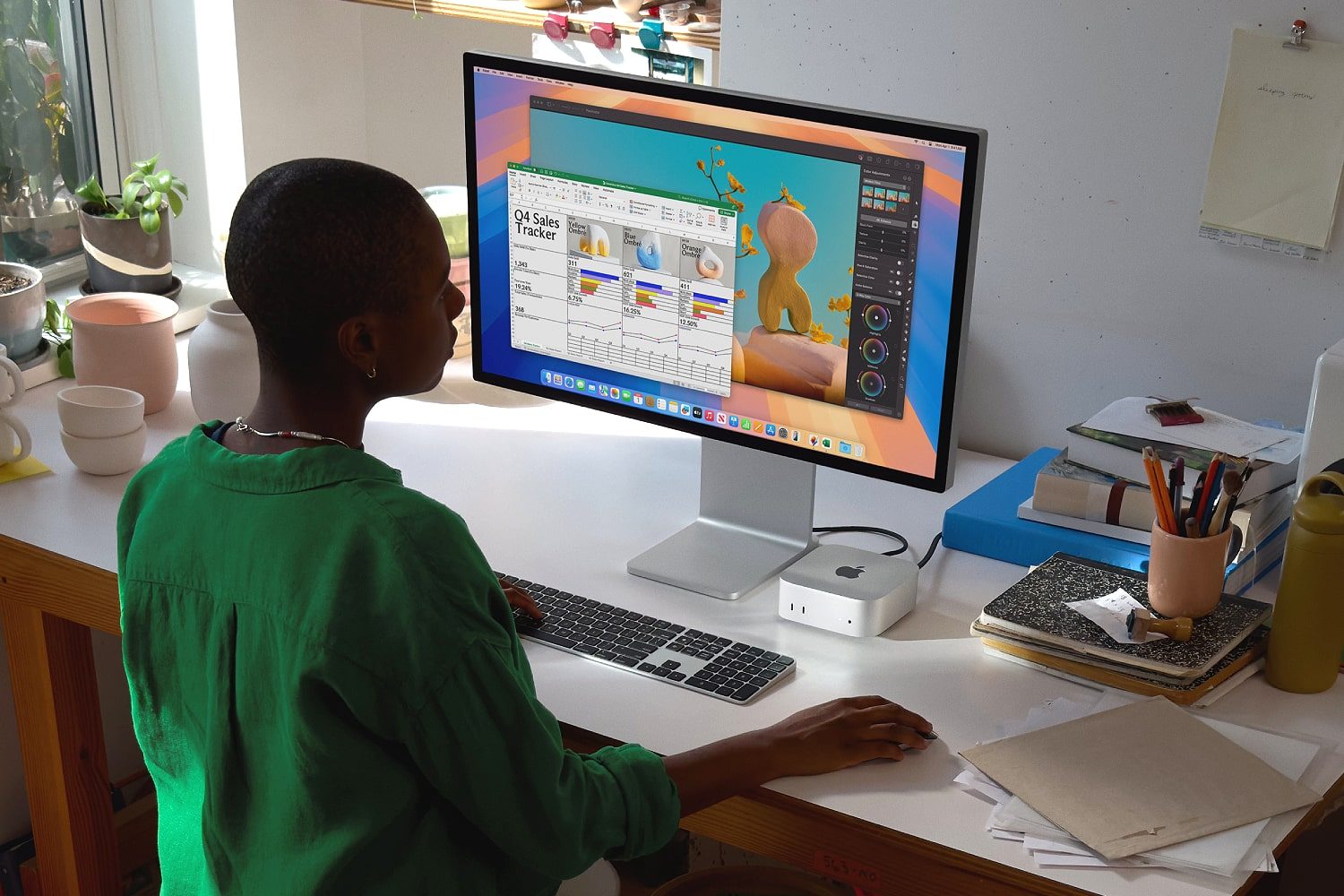 Le M4 Mac mini utilisé sur un lieu de travail.