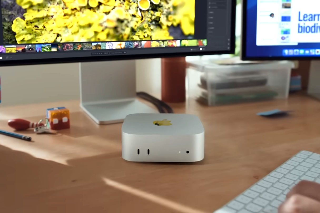 Le M4 Mac mini sur un bureau.