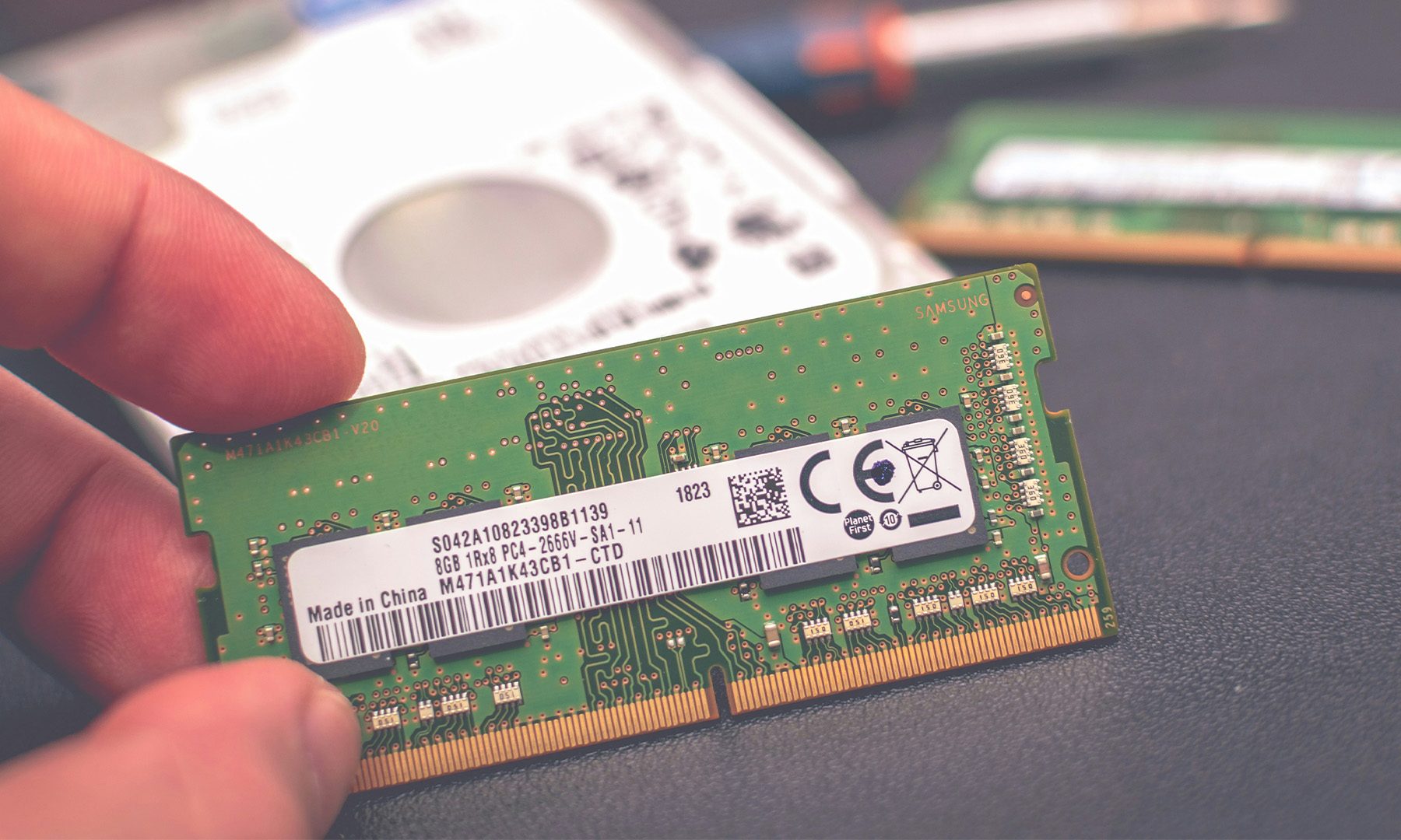 RAM Samsung DDR4 en main