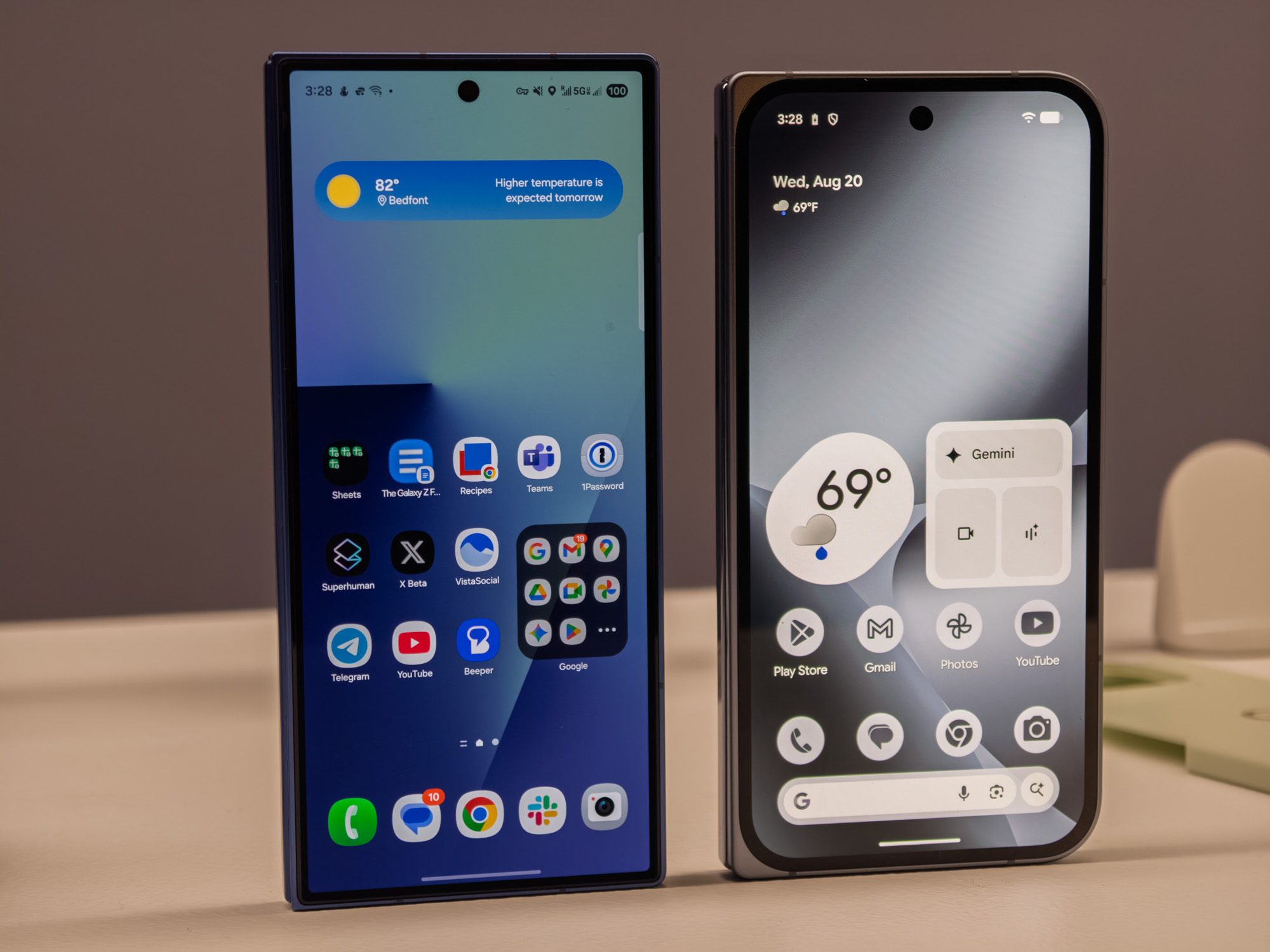 Écran avant du Google Pixel 10 Pro Fold contre le Galaxy Z Fold 7