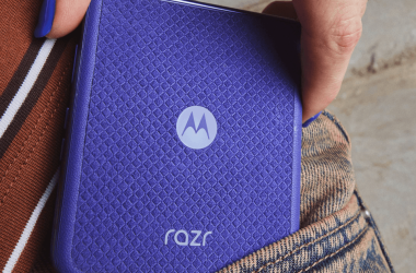 Le Razr Ultra 2026 est tout ce qu'un téléphone à clapet devrait être, mais je ne paie pas 1 500 $ pour cela