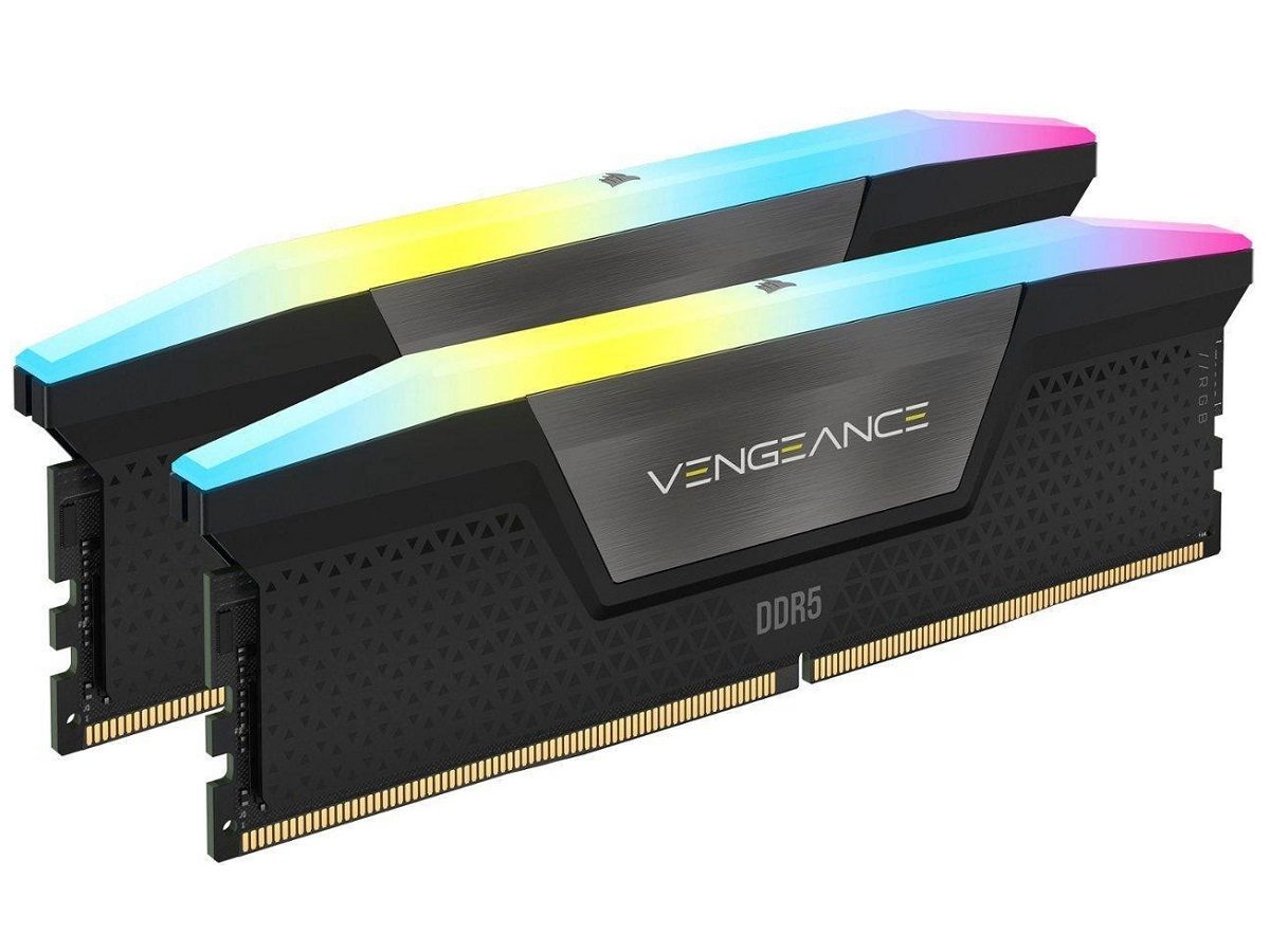La RAM DDR5 Corsair Vengeance RGB sur fond blanc.