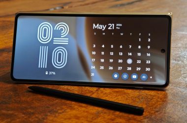Motorola Raze Fold m'a réintroduit le stylet du téléphone et j'ai réalisé à quel point cela me manquait