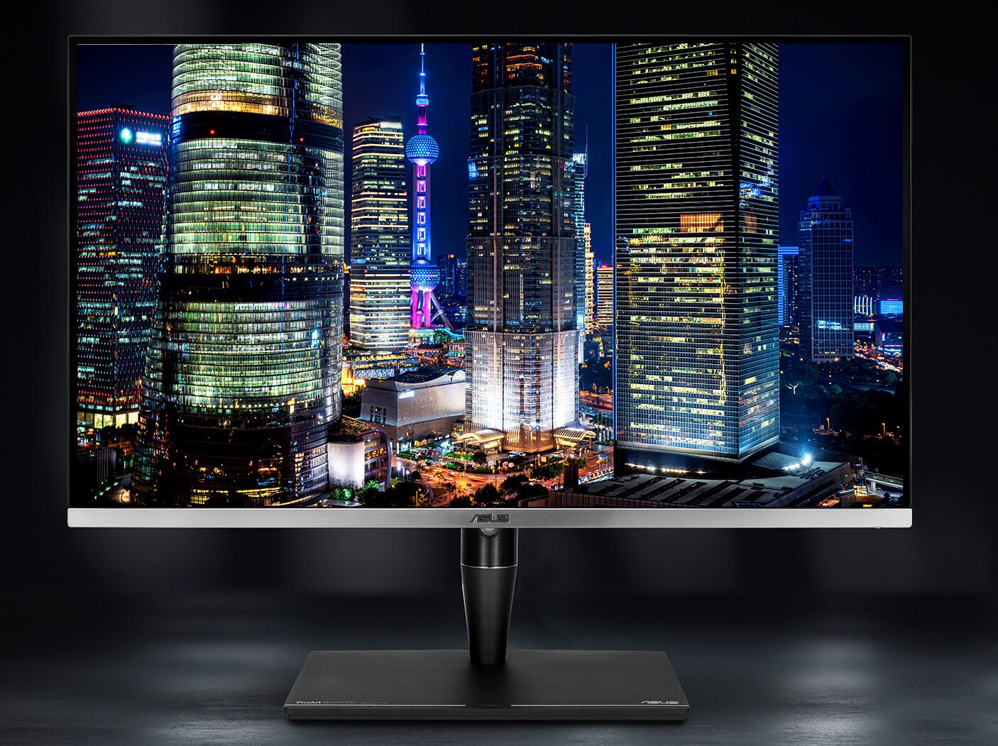 Le moniteur ProArt Mini-LED sur une table grise.
