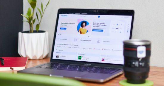 Coursera souhaite que les utilisateurs apprennent grâce à un contenu plus court et plus rapide