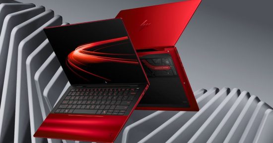 HP et Ferrari ont créé un ordinateur portable rouge de rêve, et je ne peux pas m'empêcher de le reluquer