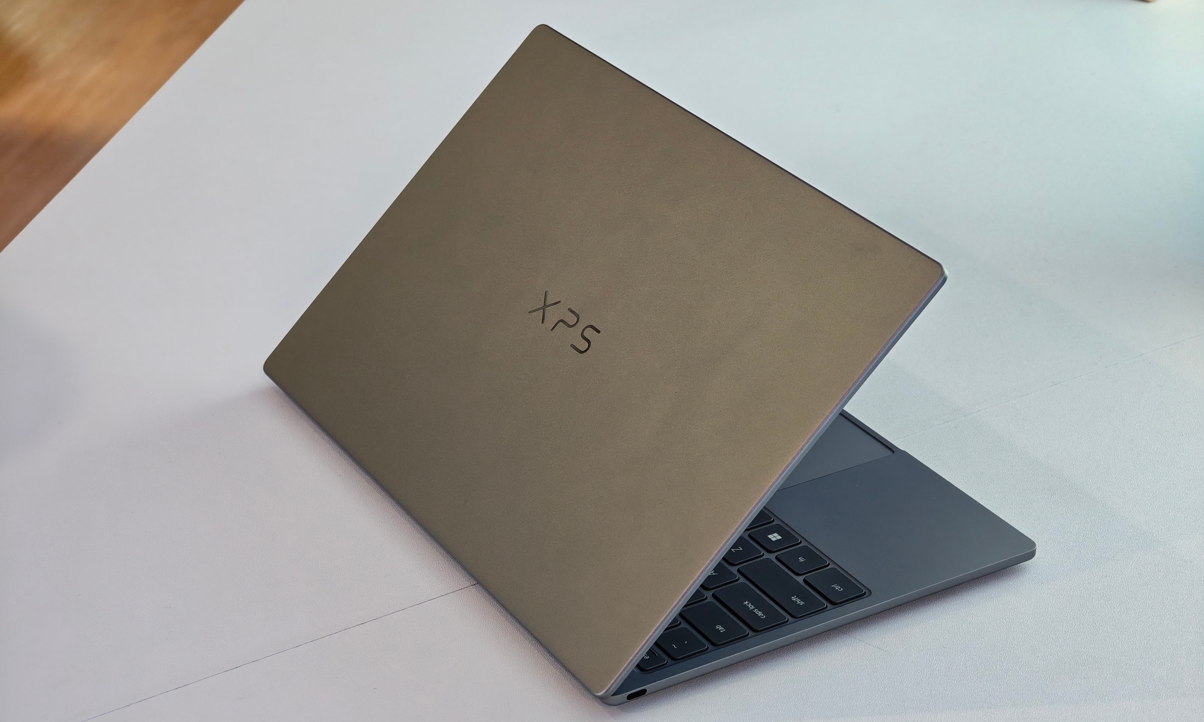 Dell XPS 13 entièrement métallique construit par l'arrière dans le Computex 2026