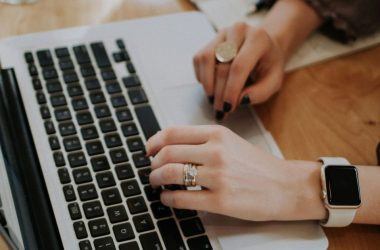 L’achat d’un ordinateur portable pourrait bientôt s’accompagner d’un score carbone instantané grâce à l’IA