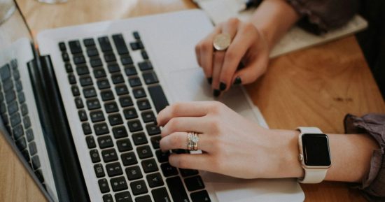 L’achat d’un ordinateur portable pourrait bientôt s’accompagner d’un score carbone instantané grâce à l’IA