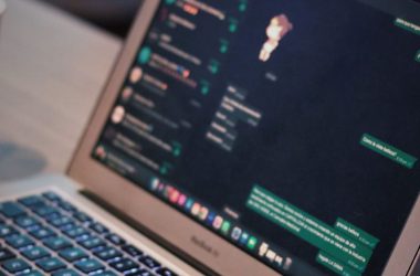 WhatsApp Web reçoit enfin des appels de groupe, vous pouvez donc laisser votre téléphone sur votre bureau