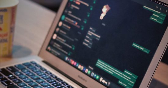 WhatsApp Web reçoit enfin des appels de groupe, vous pouvez donc laisser votre téléphone sur votre bureau