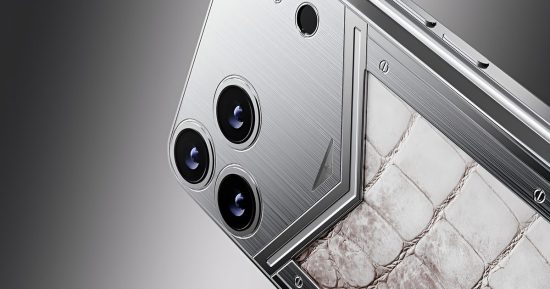 La coque pour iPhone de Caviar est 3 fois plus chère que le téléphone et ornée d'un véritable fragment de dent de T-Rex