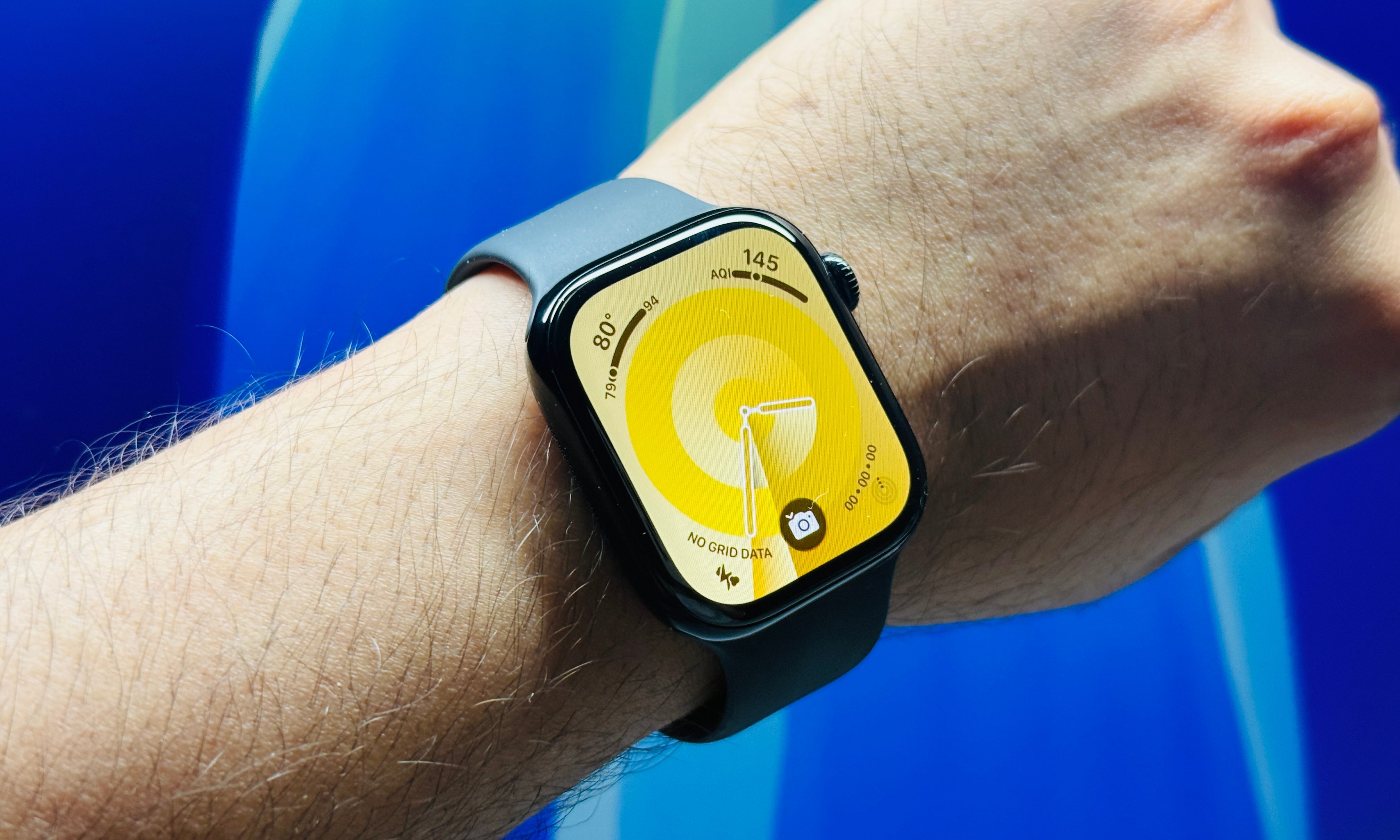 Apple Watch Series 11 sur l'écran d'accueil.