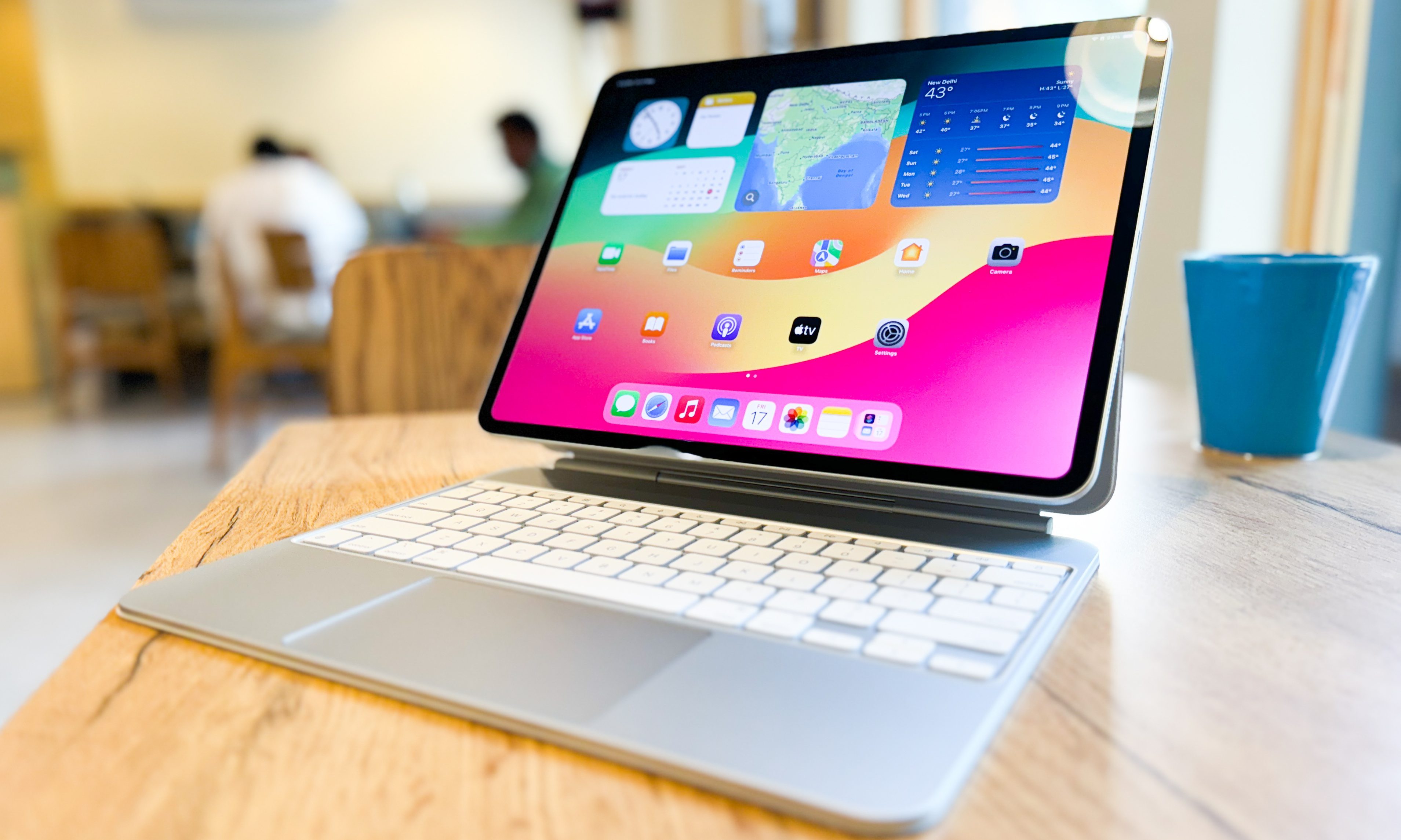 iPad Pro M4 avec clavier magique.