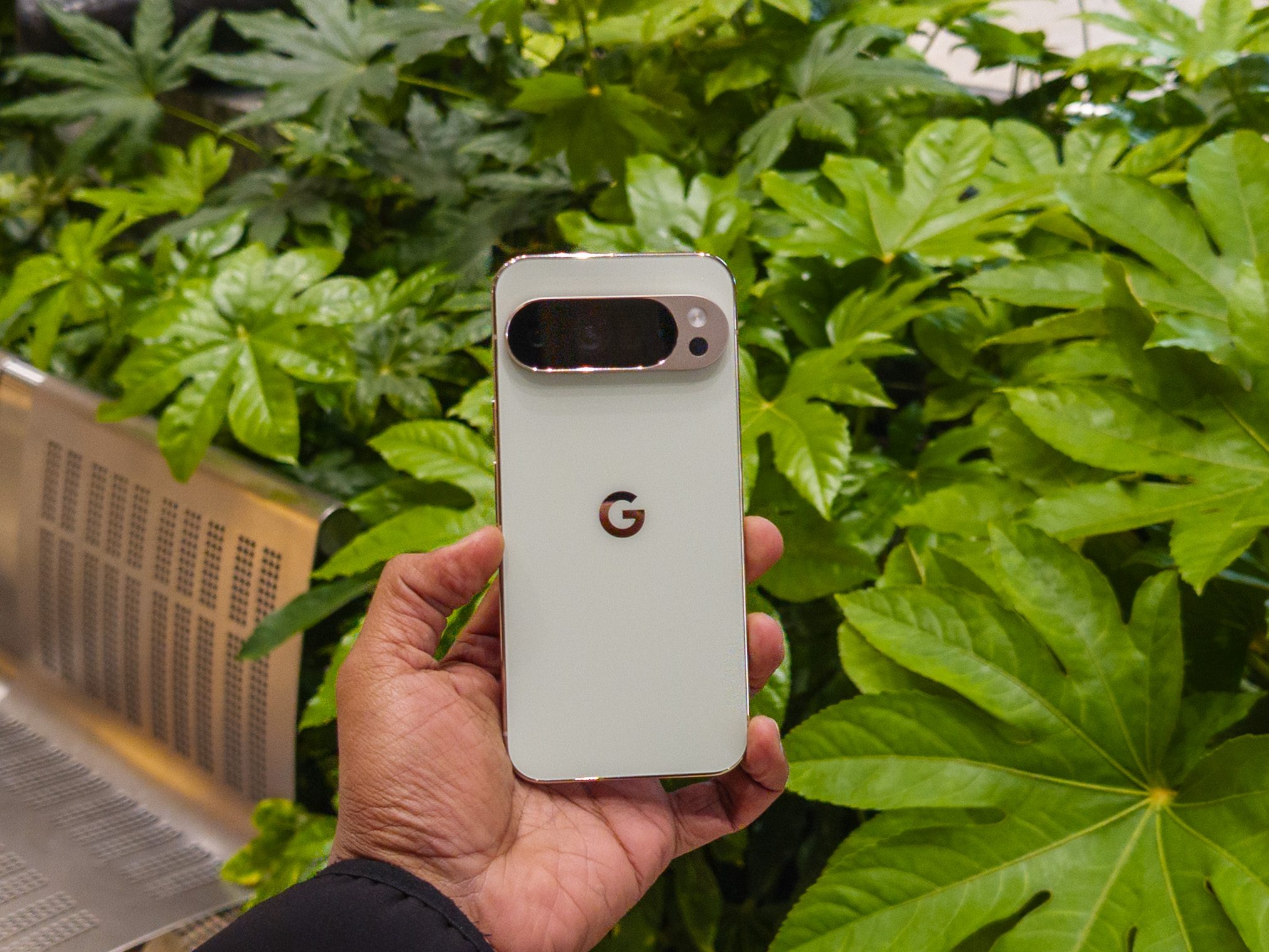 L'arrière du Google Pixel 10 Pro XL en Jade