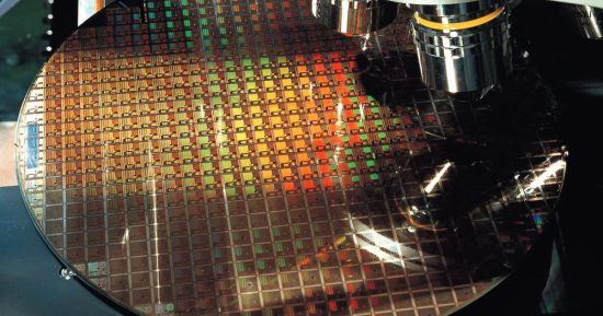 La dernière percée de TSMC en matière d'emballage de puces promet une réduction des coûts et de meilleures performances