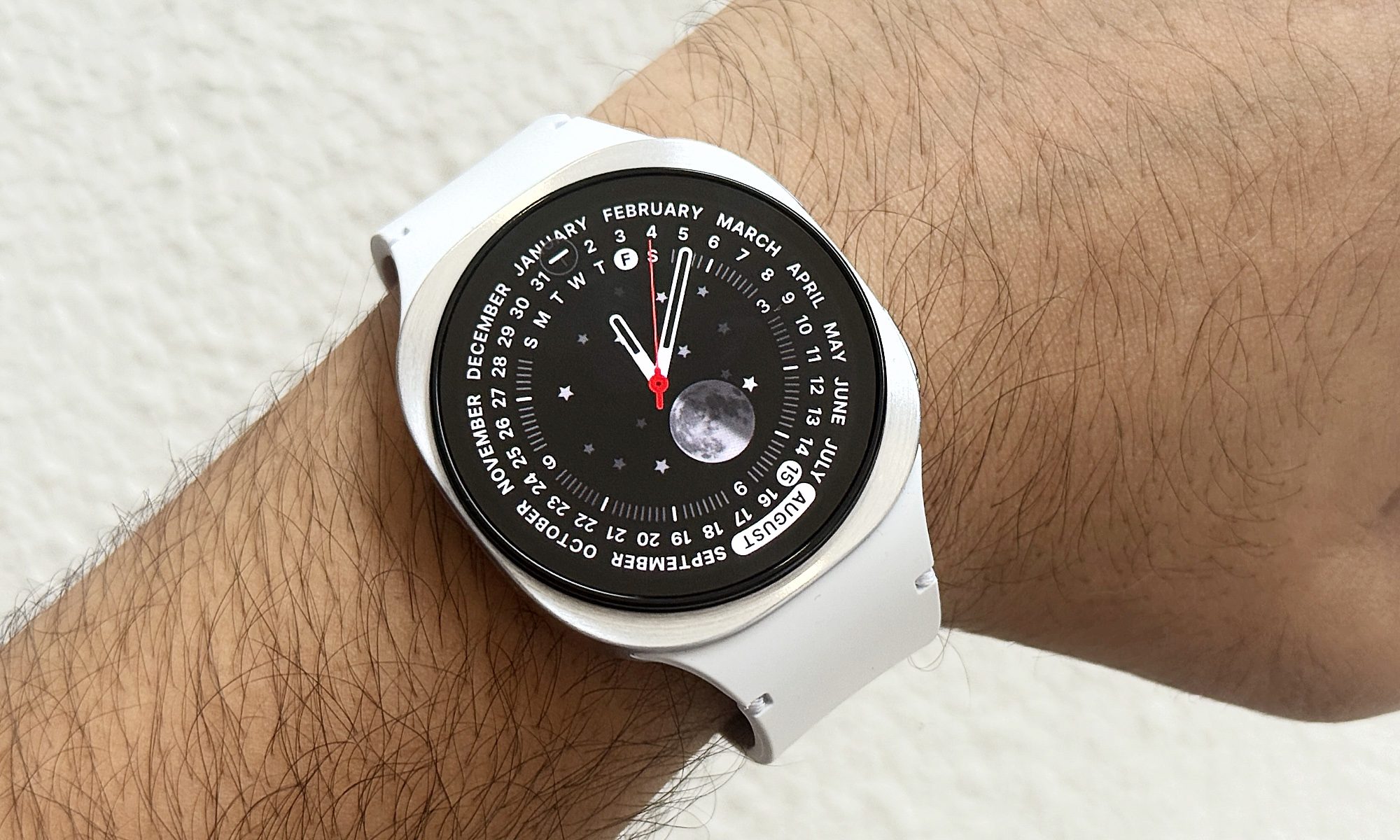 Samsung Galaxy Watch 8 au poignet.