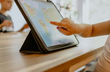 Les dépistages avant l'âge de deux ans peuvent comporter de graves risques pour le développement, prévient une étude