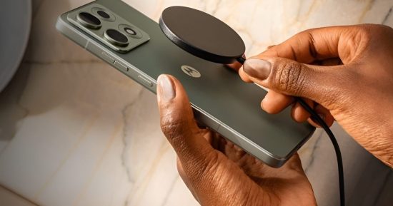 Le prochain téléphone Edge de Motorola pourrait rendre le moment MagSafe d'Android moins cher que Google