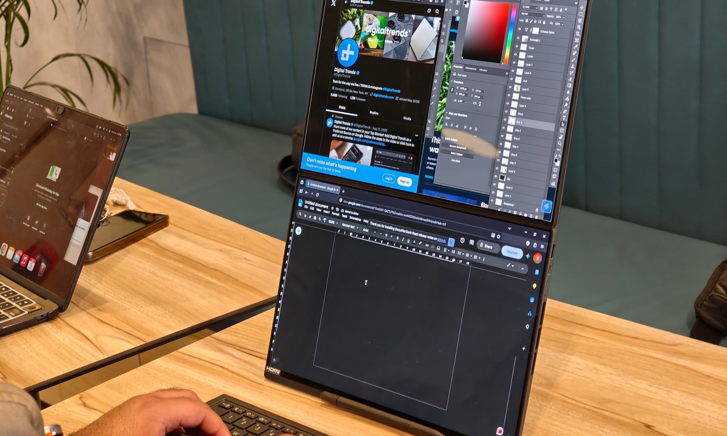 ASUS Zenbook Duo peut être placé verticalement avec une béquille
