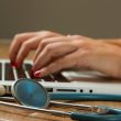 Le gouvernement australien met en garde les médecins contre les outils de traçage de l'IA alors que les problèmes de confidentialité et de sécurité augmentent