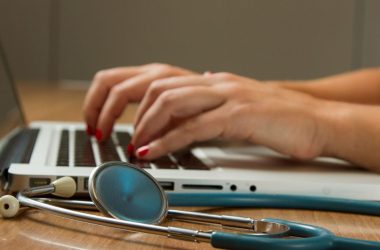 Le gouvernement australien met en garde les médecins contre les outils de traçage de l'IA alors que les problèmes de confidentialité et de sécurité augmentent