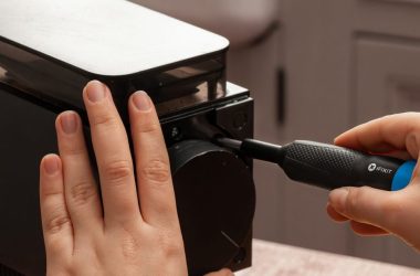 iFixit veut ensuite réparer vos appareils et a apporté une plus grande boîte à outils