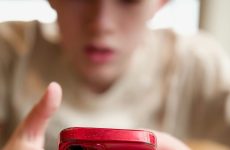 Les parents craignent que l'IA ne devienne une béquille pour leurs enfants alors que les écoles ont du mal à suivre, selon une enquête