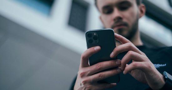 Les fraudeurs clonent désormais des sites d’information fiables pour voler votre argent