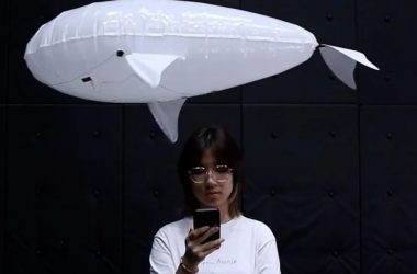 Ce robot IA flottant semble s'être échappé d'un film du Studio Ghibli, et c'est exactement le point
