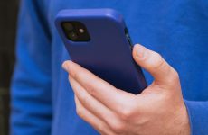 Il fait chaud dehors, mais s'il te plaît, arrête de mettre tes téléphones chauds au réfrigérateur