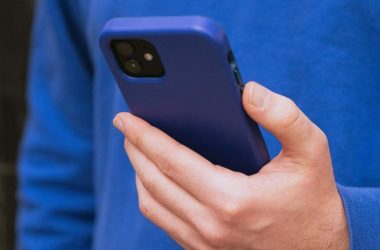 Il fait chaud dehors, mais s'il te plaît, arrête de mettre tes téléphones chauds au réfrigérateur
