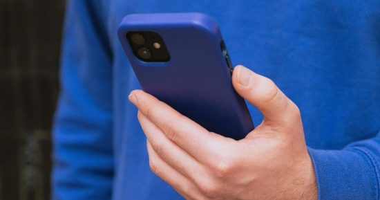 Il fait chaud dehors, mais s'il te plaît, arrête de mettre tes téléphones chauds au réfrigérateur